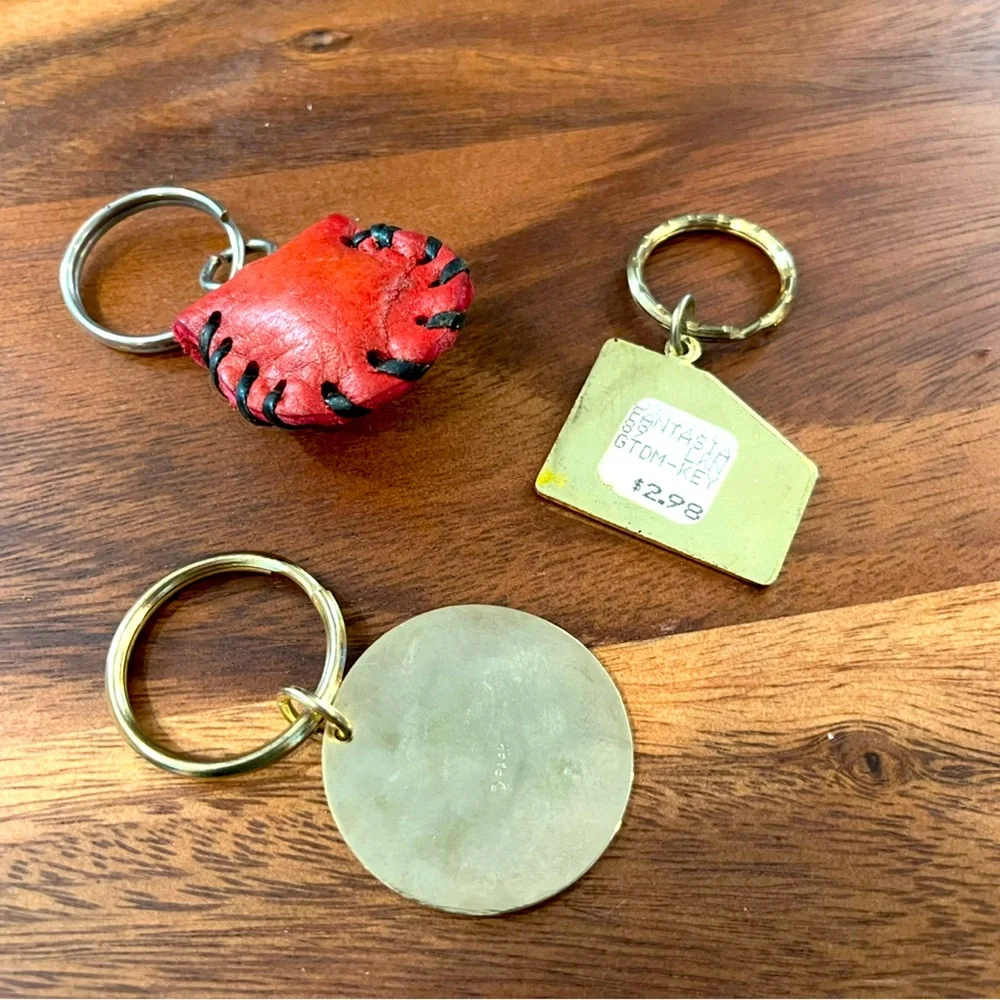Vintage Road Trip Keychain Set Grand Canyon Carlsbad Caverns Leather Pouch